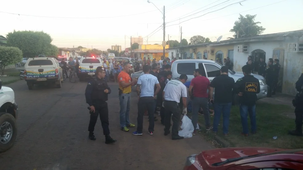 Policiais militares e da Civil atenderam a ocorrência — Foto: Toni Francis/G1