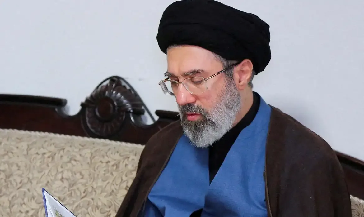 FILE PHOTO: Mojtaba Khamenei, the second son of Iran's Supreme Leader Ayatollah Ali Khamenei, visits Hezbollah's office in Tehran, Iran, October 1, 2024. Office of the Iranian Supreme Leader/WANA (West Asia News Agency)/Handout via REUTERS/File Photo   ATTENTION EDITORS - THIS PICTURE WAS PROVIDED BY A THIRD PARTY. THIS PICTURE WAS PROCESSED BY REUTERS TO ENHANCE QUALITY. AN UNPROCESSED VERSION HAS BEEN PROVIDED SEPARATELY.     TPX IMAGES OF THE DAY
