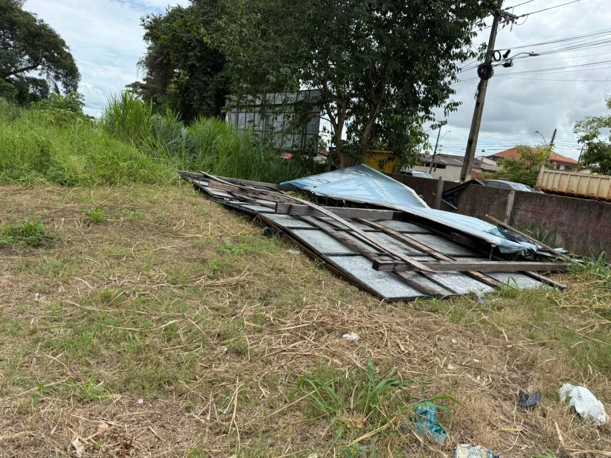 A Prefeitura alerta agências de publicidade, comerciantes e a sociedade em geral para que busquem informações sobre a regularidade do outdoor 