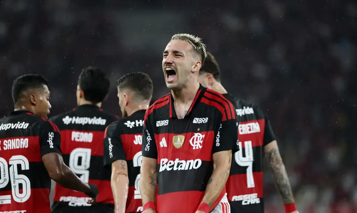 Soccer Football - Brasileiro Championship - Flamengo v Remo - Estadio Maracana, Rio de Janeiro, Brazil - March 19, 2026 Flamengo's Leo Ortiz celebrates scoring their first goal