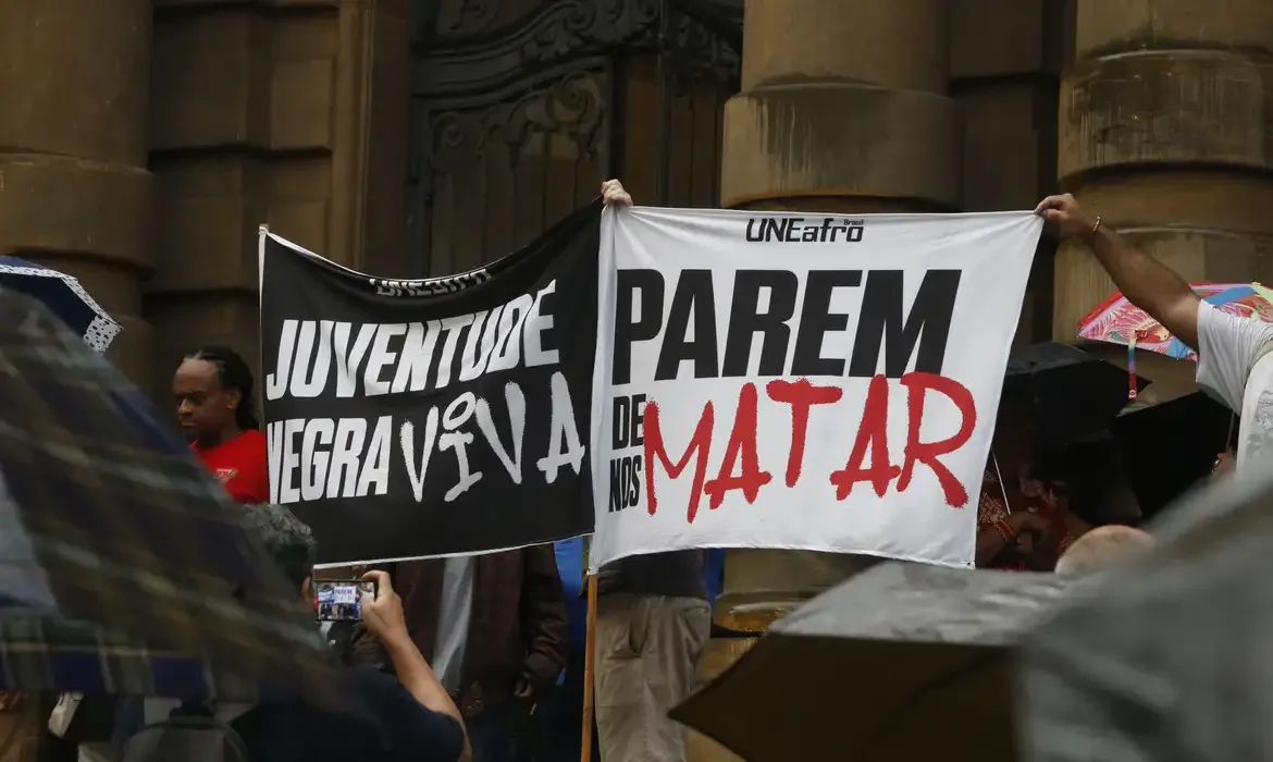 Paulo Pinto/Agência Brasil São Paulo (SP), 05/12/2024 -ato contra violência policial, concentração em frente ao teatro municipal de são paulo, praça Ramos de Azevedo . Foto: Paulo Pinto/Agência Brasil