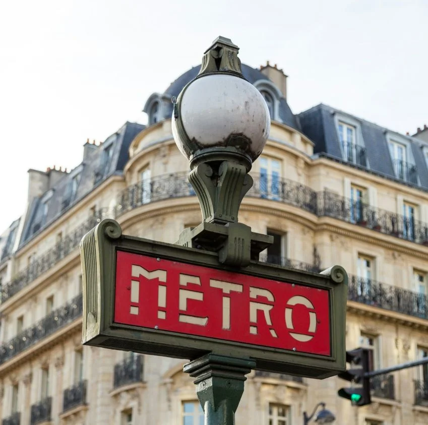 Metrô de Paris abrange mais de 300 estações e mais de 200 quilômetros de extensão • Sebastien Gabriel/Unsplash